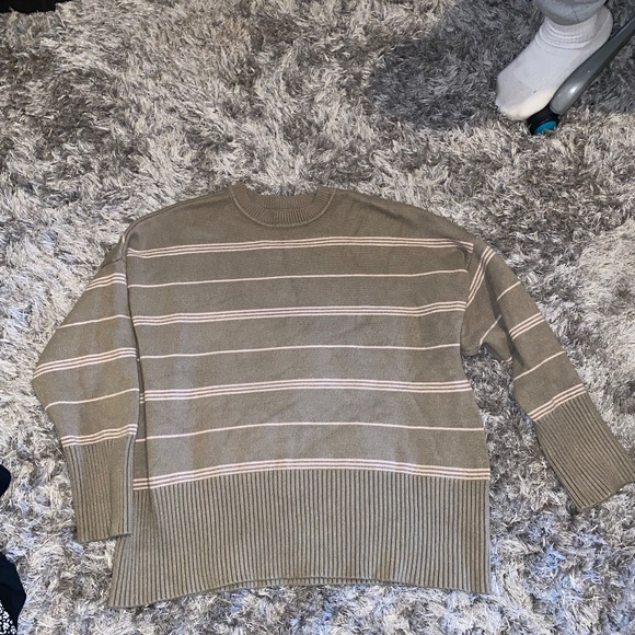 Kendall & Kylie Sweater - Picture 3 of 3